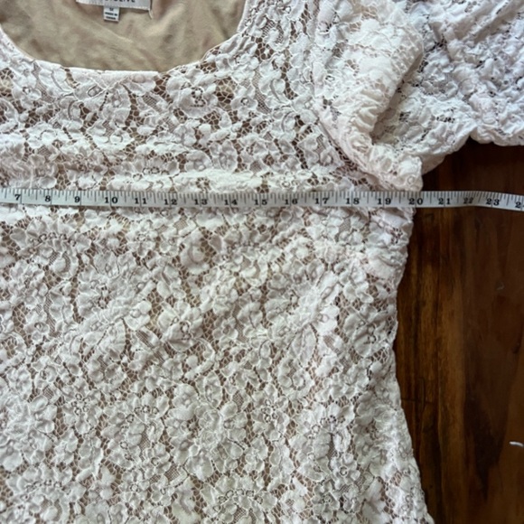 Rose + Olive Lace Bell Sleeve Top
Size: 1X - Picture 6 of 6
